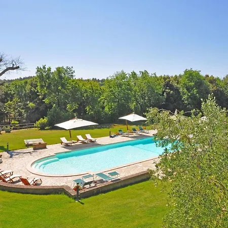 Sleeps 4 With Pool Apartment