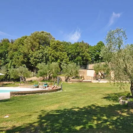 Sleeps 4 With Pool Apartment *